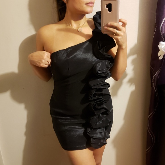 Forever 21 ; black sheen ruffle one shoulder dress - Picture 2 of 4